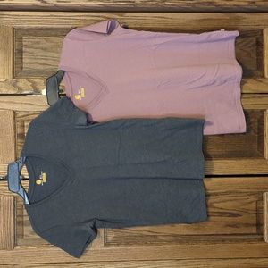2 Small Women's Carhartt T-shirts